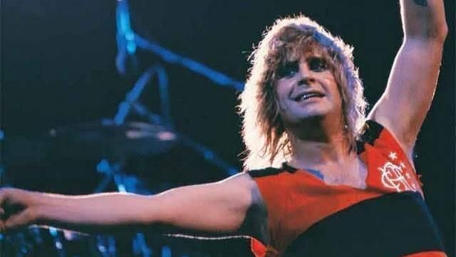 Ozzy Osbourne com a camisa do Flamengo no Rock In Rio de 1985