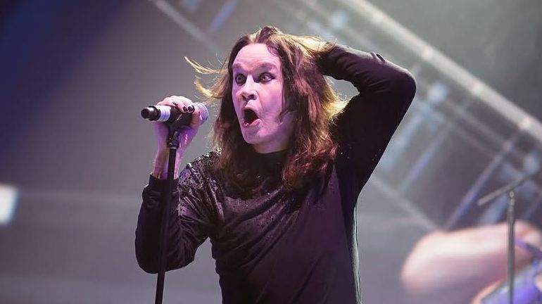 O cantor Ozzy Osbourne morreu aos 76 anos