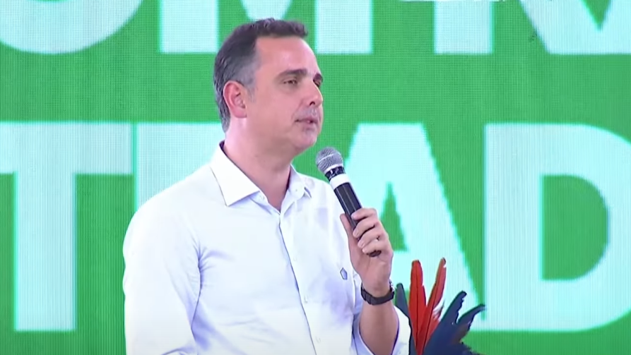 Ex-presidente do Senado, Rodrigo Pacheco (PSD-MG) discursa em agenda da presidência da República, ao lado do presidente Luiz Inácio Lula da Silva (PT), na região do Vale do Jequitinhonha, em Minas Gerais