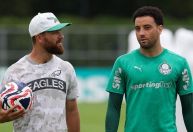 Jogadores do Palmeiras "se assustam" com treino de atletas da NFL; assista