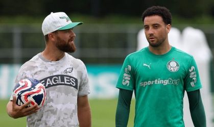 Jogadores do Palmeiras "se assustam" com treino de atletas da NFL; assista