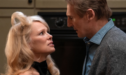 Pamela Anderson rasga elogios e revela como é a relação com Liam Neeson