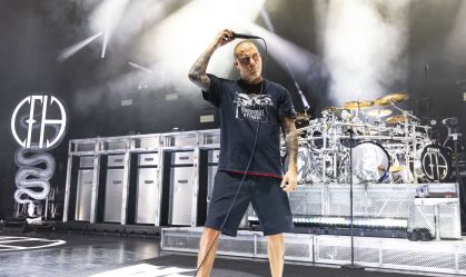 Pantera se apresentou no Pine Knob Music Theatre no dia 17 de julho, em Michigan, nos EUA