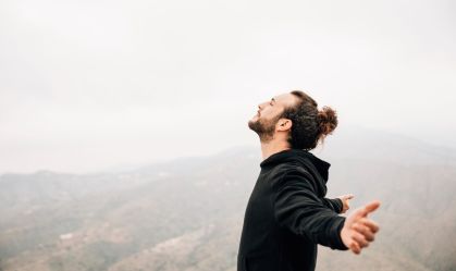 Qual é a emoção única que dá significado à nossa vida? A ciência explica