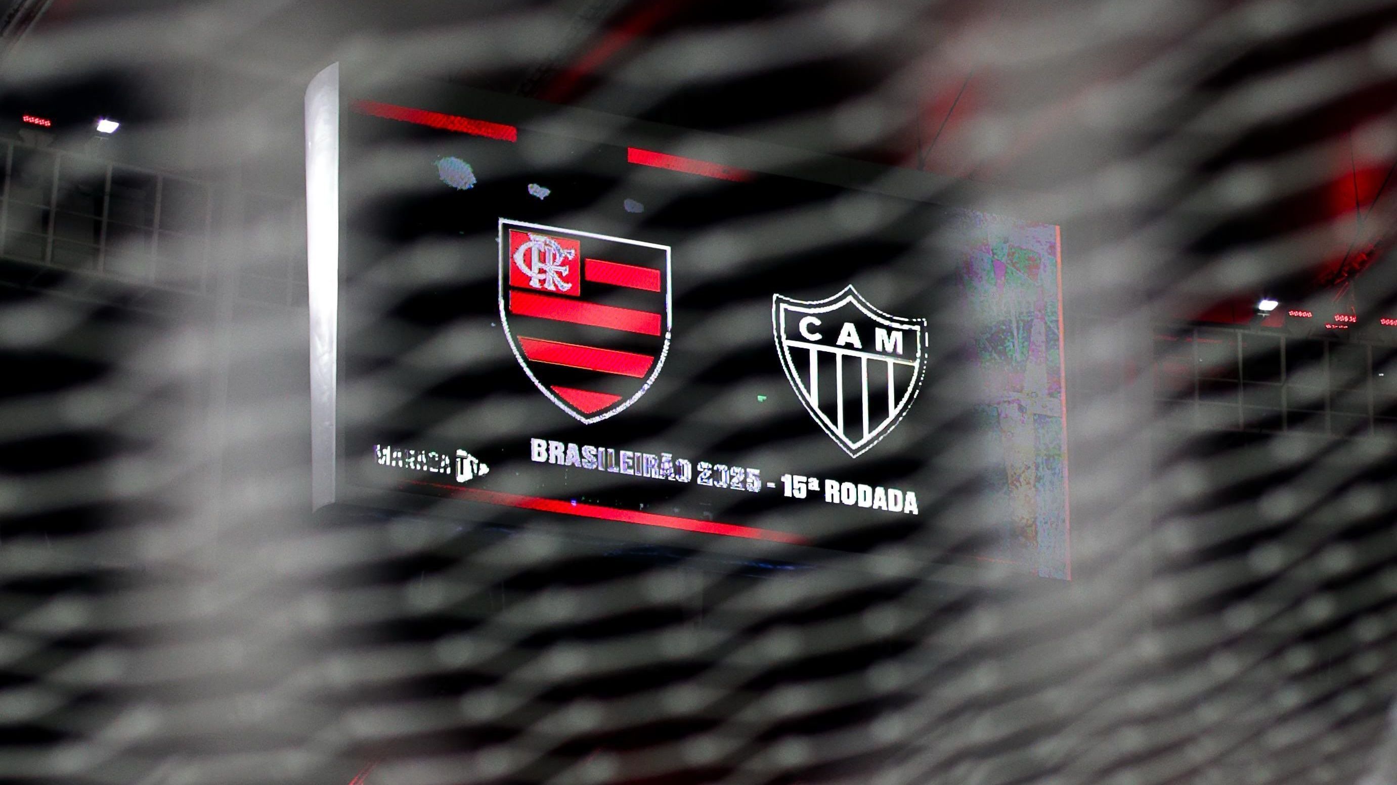 Placar do Maracanã apresenta os escudos de Flamengo e Atlético-MG