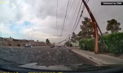 Vídeo: Postes desabam em cima de veículos durante tempestade nos EUA