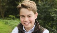 Família real divulga nova foto do príncipe George para celebrar aniversário