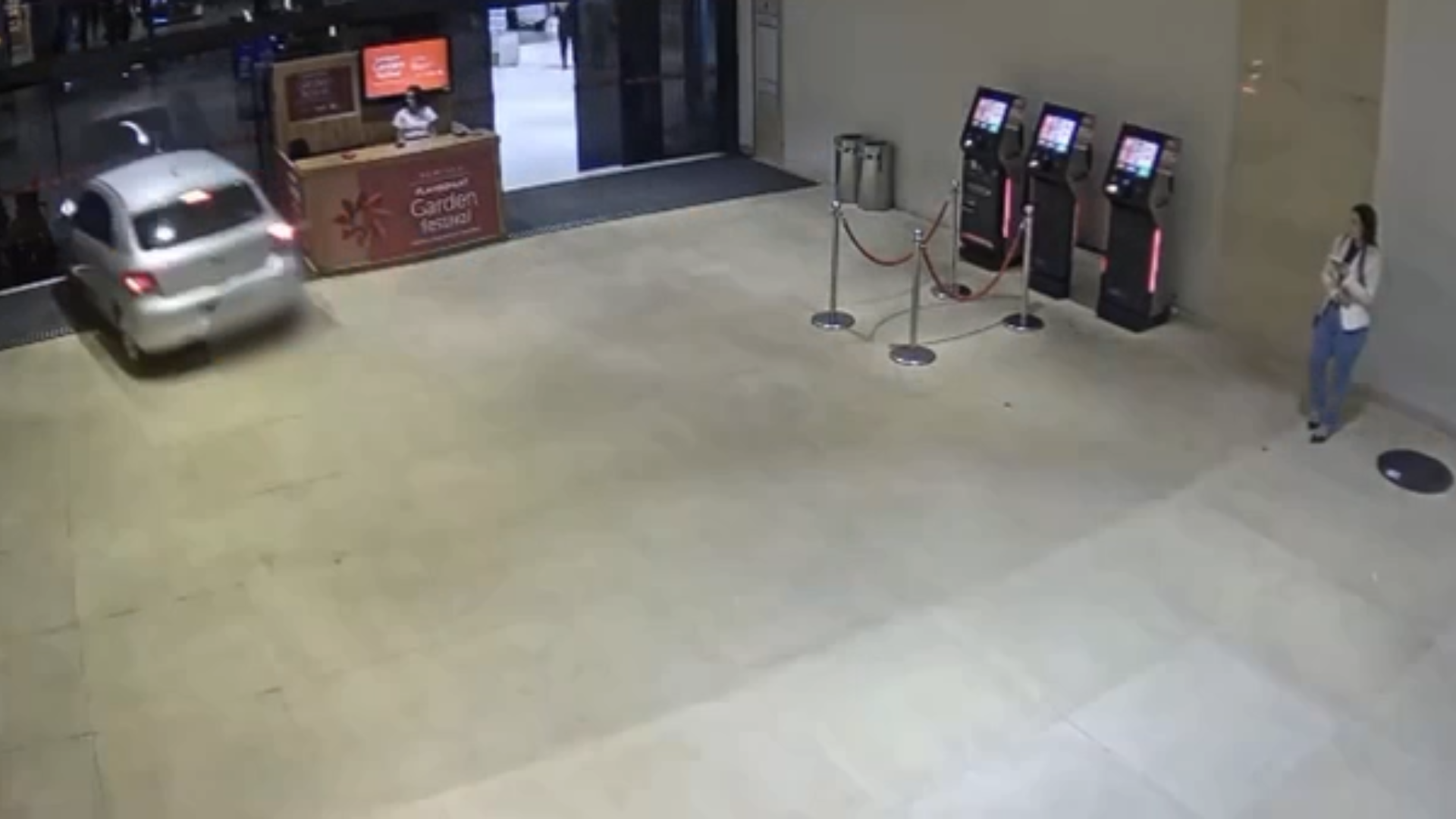 imagens mostram invasão e assessoria de shopping confirma que não houve feridos, apenas danos materiais