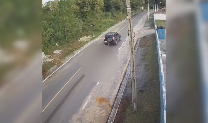 Vídeo: cavalo é arrastado por carro em SC e polícia investiga maus-tratos