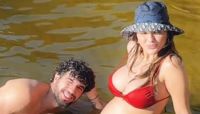 Rafa Kalimann mostra barriga de grávida em clique romântico com Nattan