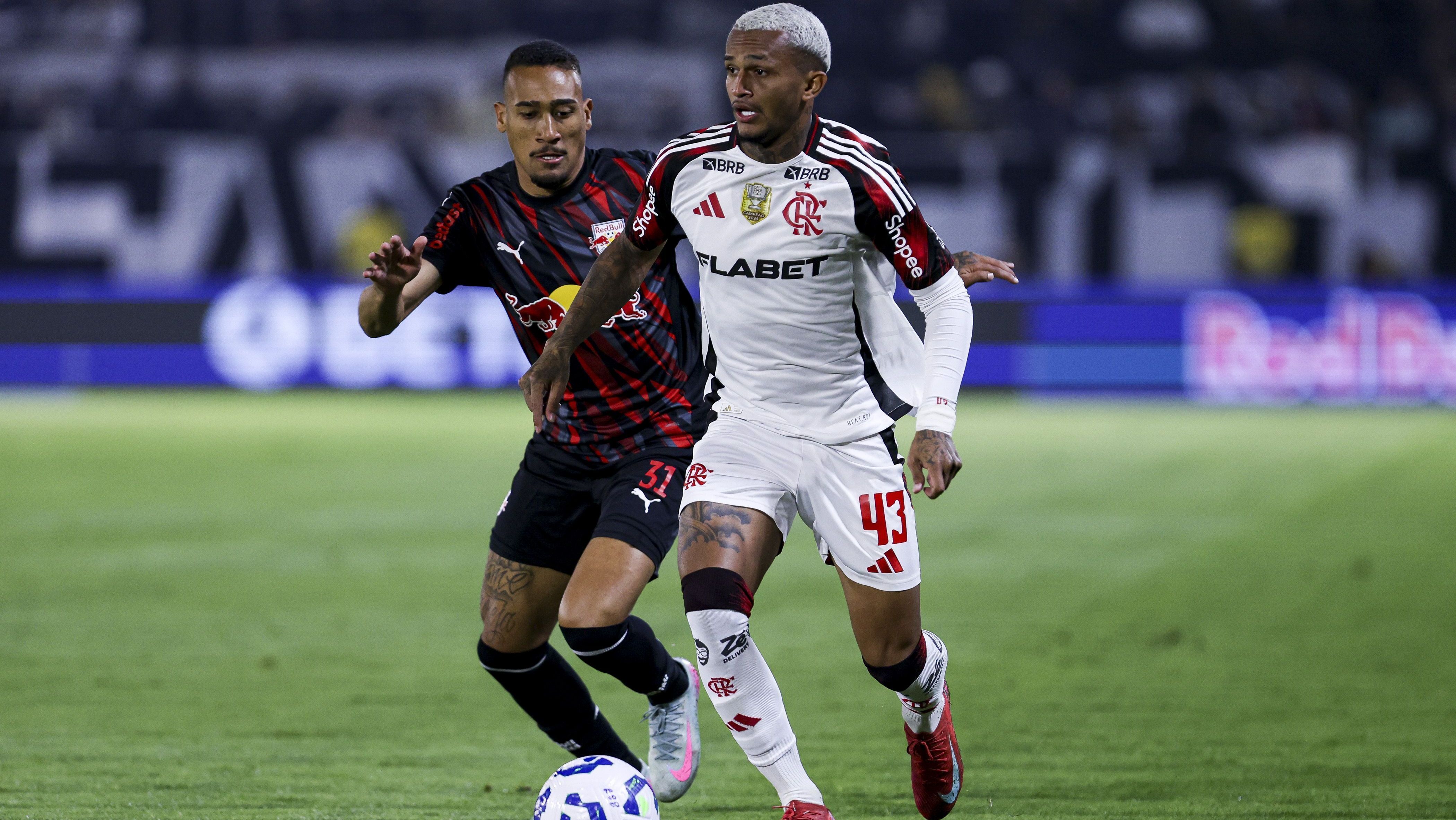 Lance de Red Bull Bragantino x Flamengo pelo Brasileirão