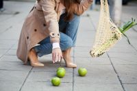 Regra dos 5 segundos para alimento que caiu no chão funciona? Entenda