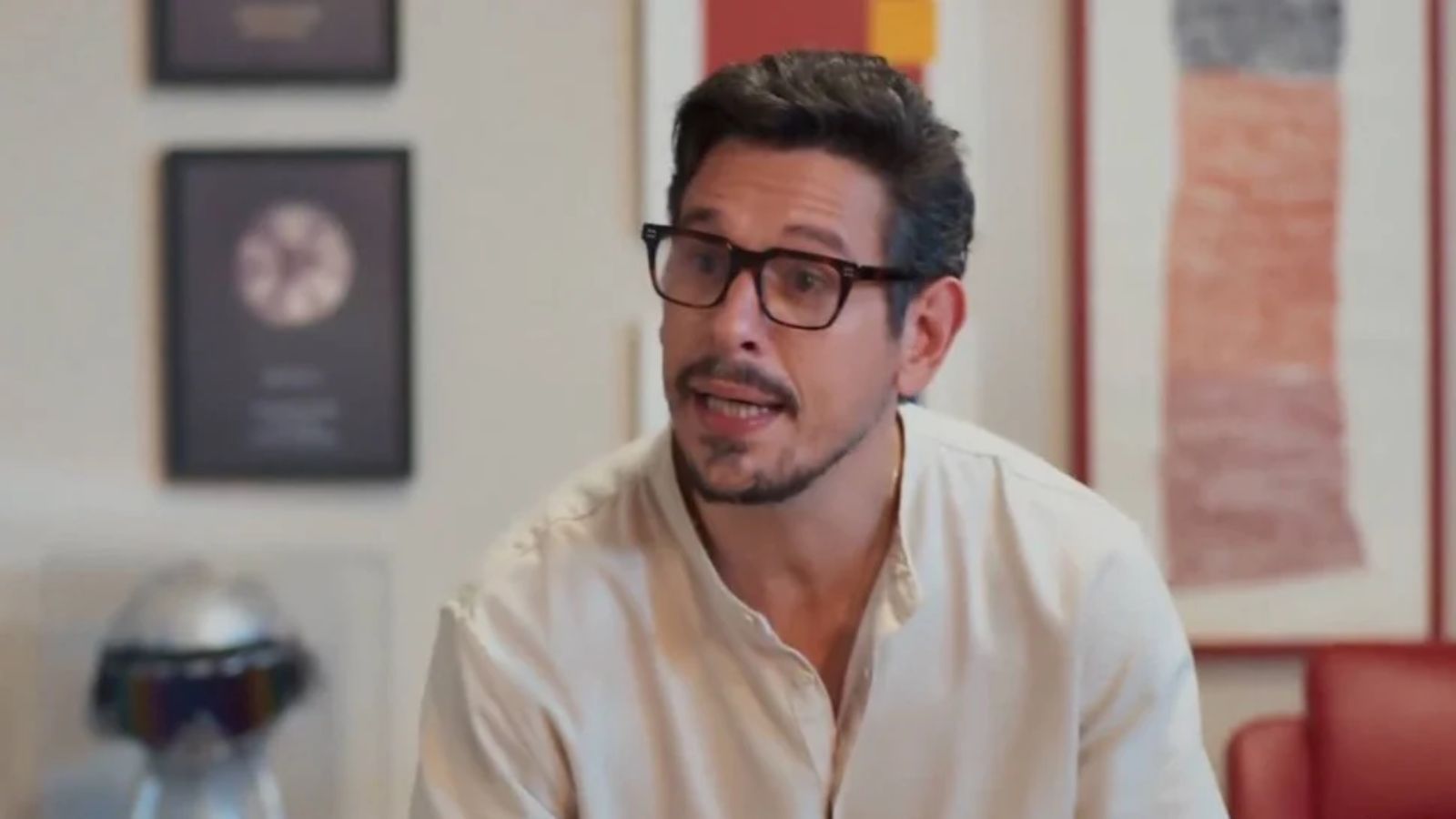 João Vicente vive Renato Filipelli em "Vale Tudo" • Reprodução/Globoplay