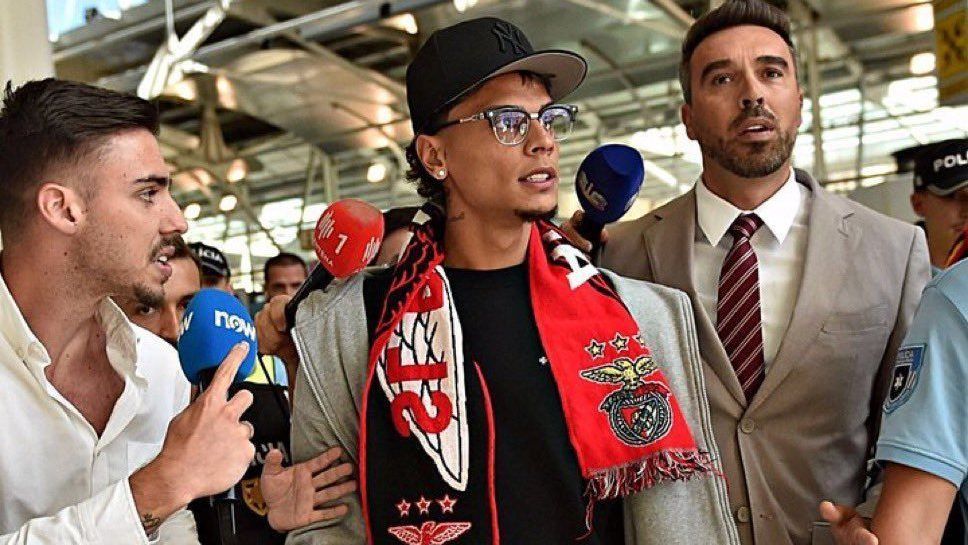 Richard Ríos desembarca em Lisboa para assinar com o Benfica