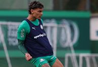 Diretor do Benfica viaja ao Brasil pra fechar com Richard Ríos, diz jornal