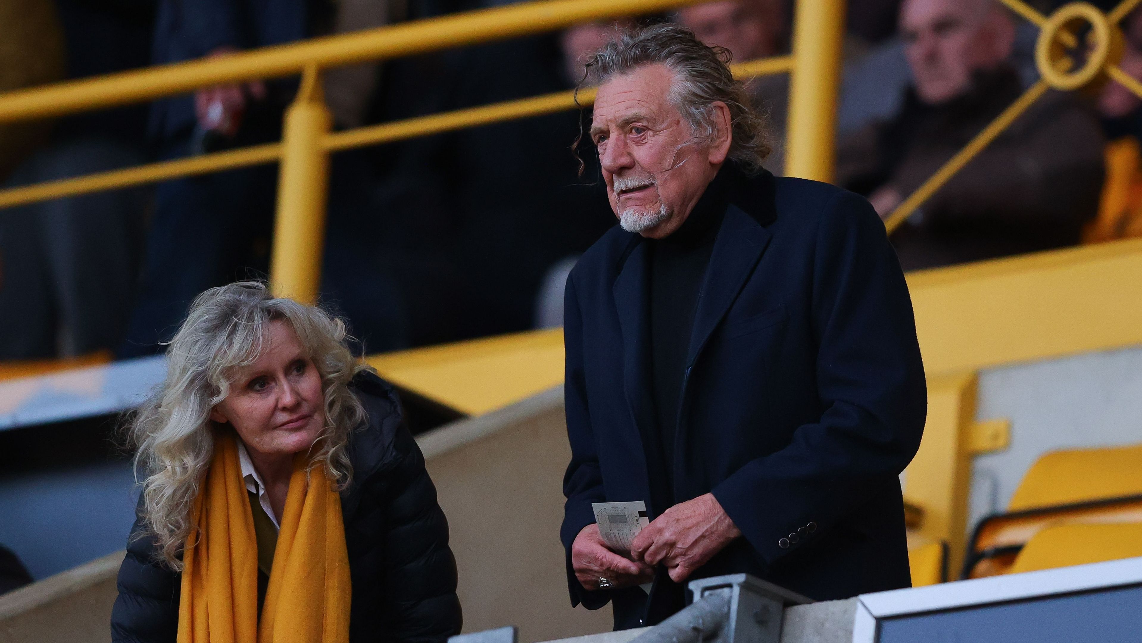 Robert Plant é torcedor fanático do Wolverhampton, clube onde jogou Diogo Jota