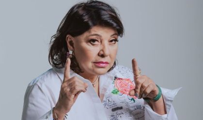 Roberta Miranda rebate xingamento em show: "Sem educação"