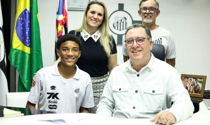 Santos divulga assinatura de novo contrato com Robinho Jr