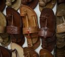 "Escândalo das sandálias" da Prada mostra dilema da moda de luxo na Índia