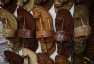 "Escândalo das sandálias" da Prada mostra dilema da moda de luxo na Índia