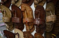 "Escândalo das sandálias" da Prada mostra dilema da moda de luxo na Índia