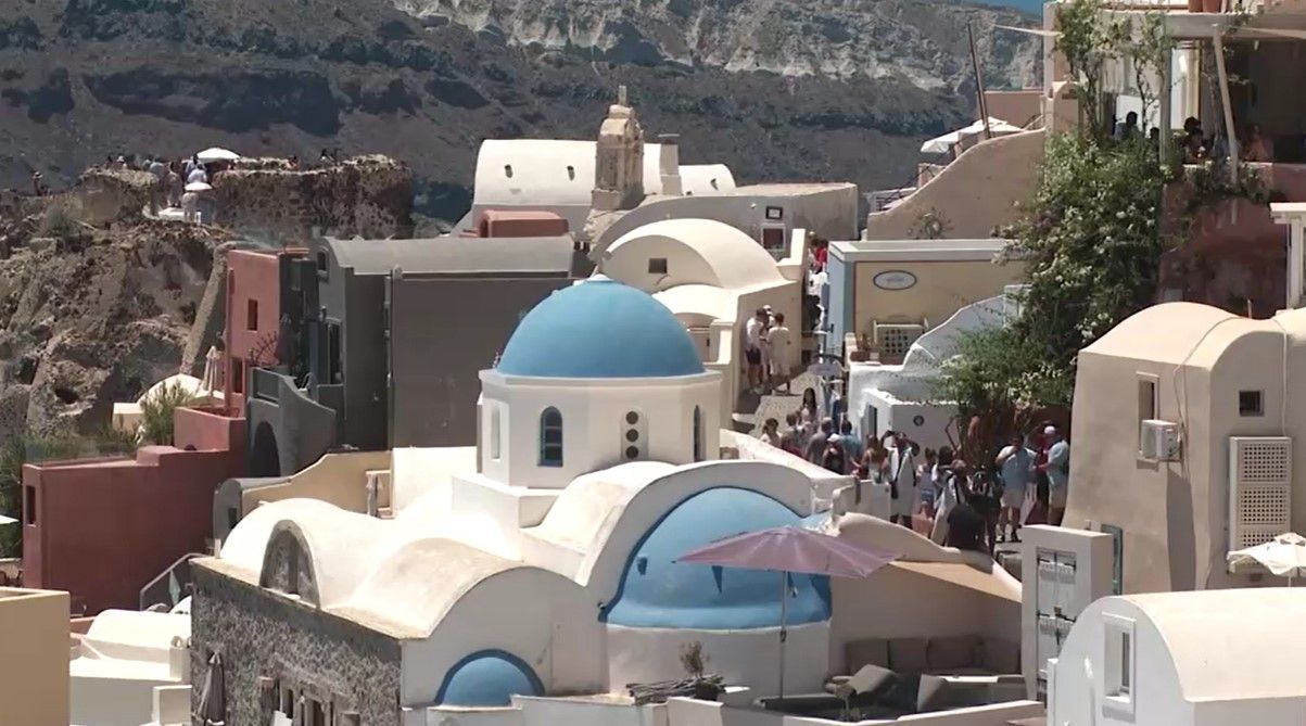 Grécia impõe taxa de 20 euros a turistas que chegam a Santorini de cruzeiro