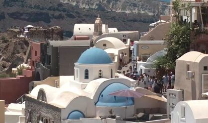 Grécia impõe taxa de 20 euros a turistas que chegam a Santorini de cruzeiro