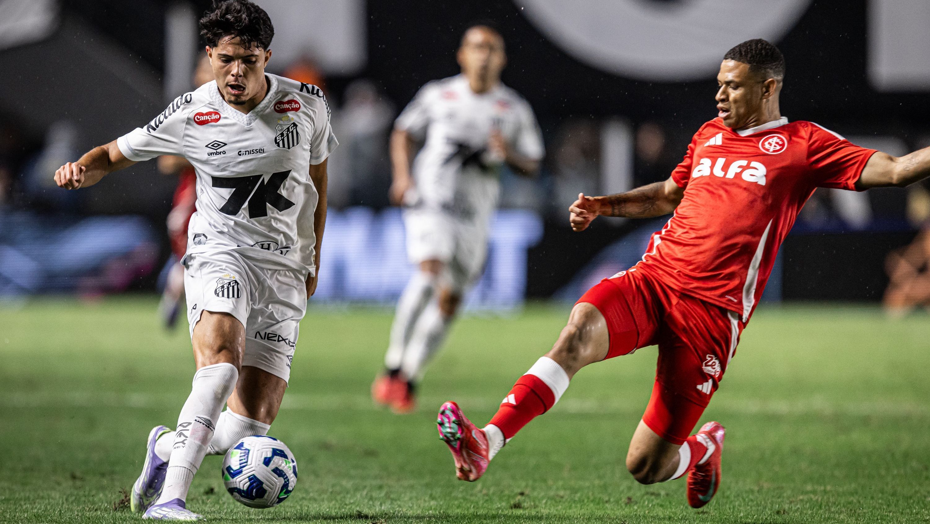 Santos perdeu do Internacional na Vila Belmiro, pelo Brasileirão