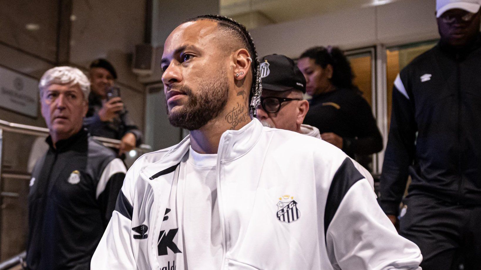 Neymar antes do jogo entre Santos e Desportiva Ferroviária