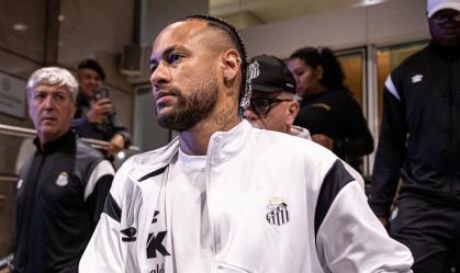 Neymar marca de pênalti pelo Santos em amistoso; veja gol