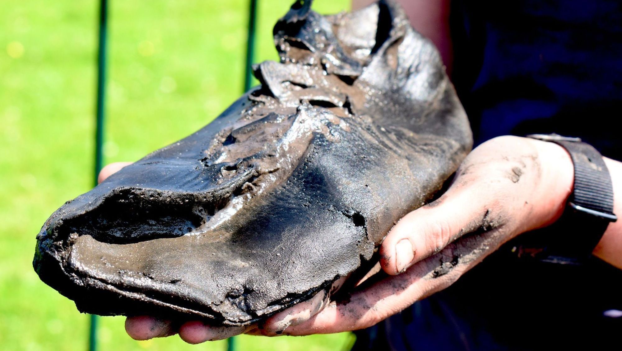 Apenas dois dos 34 sapatos descobertos no Forte Magna têm as partes superiores presas