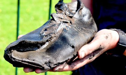 Sapatos gigantes achados na Inglaterra revelam mistérios do Império Romano