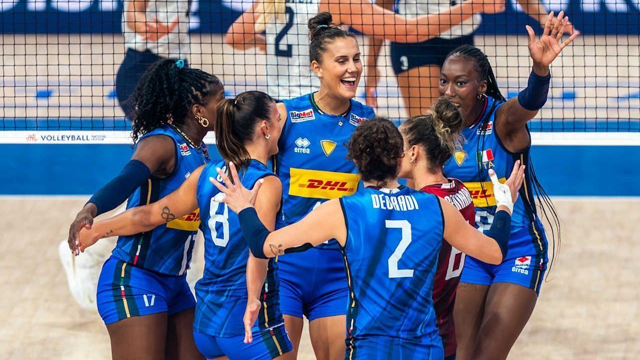 Seleção Feminina de Vôlei da Itália comemora ponto contra os Estados Unidos • Foto: Divulgação/ Volleyball Nations League
