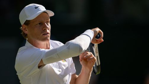 Jannik Sinner não tomou conhecimento de Djokovic e garantiu vaga na final em Wimbledon