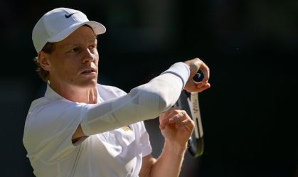 Sinner arrasa Djokovic e chega à primeira final de Wimbledon