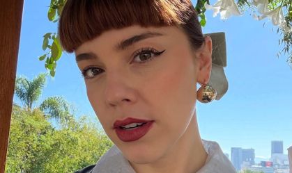Fashionista de "Vale Tudo"? Veja look de Solange em casamento de Fátima