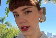 Fashionista de "Vale Tudo"? Veja look de Solange em casamento de Fátima