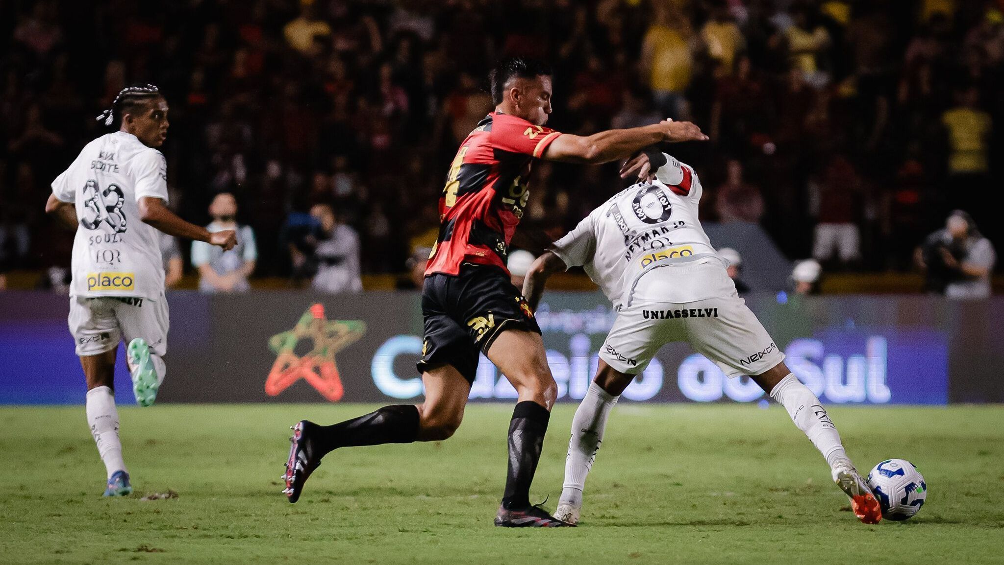 Sport e Santos ficaram no 2 a 2 na Ilha do Retiro