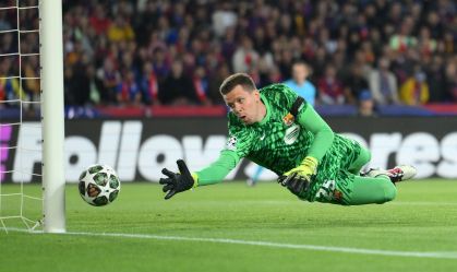 Barcelona renova com goleiro Szczęsny por mais duas temporadas