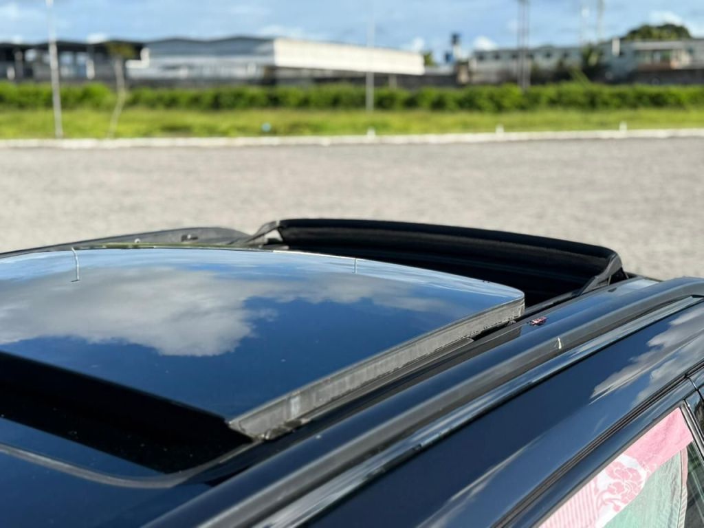 Teto solar panorâmico do Jeep Compass Blackhawk