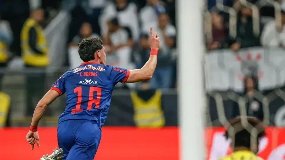 Thiago Borbas marcou o gol da vitória do Bragantino sobre o Corinthians, pelo Brasileirão