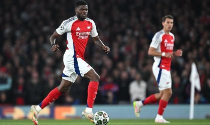 Ex-jogador do Arsenal é acusado de estupro e agressão sexual, diz polícia