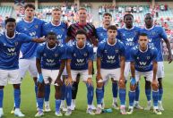 Clube da Premier League mudará escudo para jogos como visitante; entenda