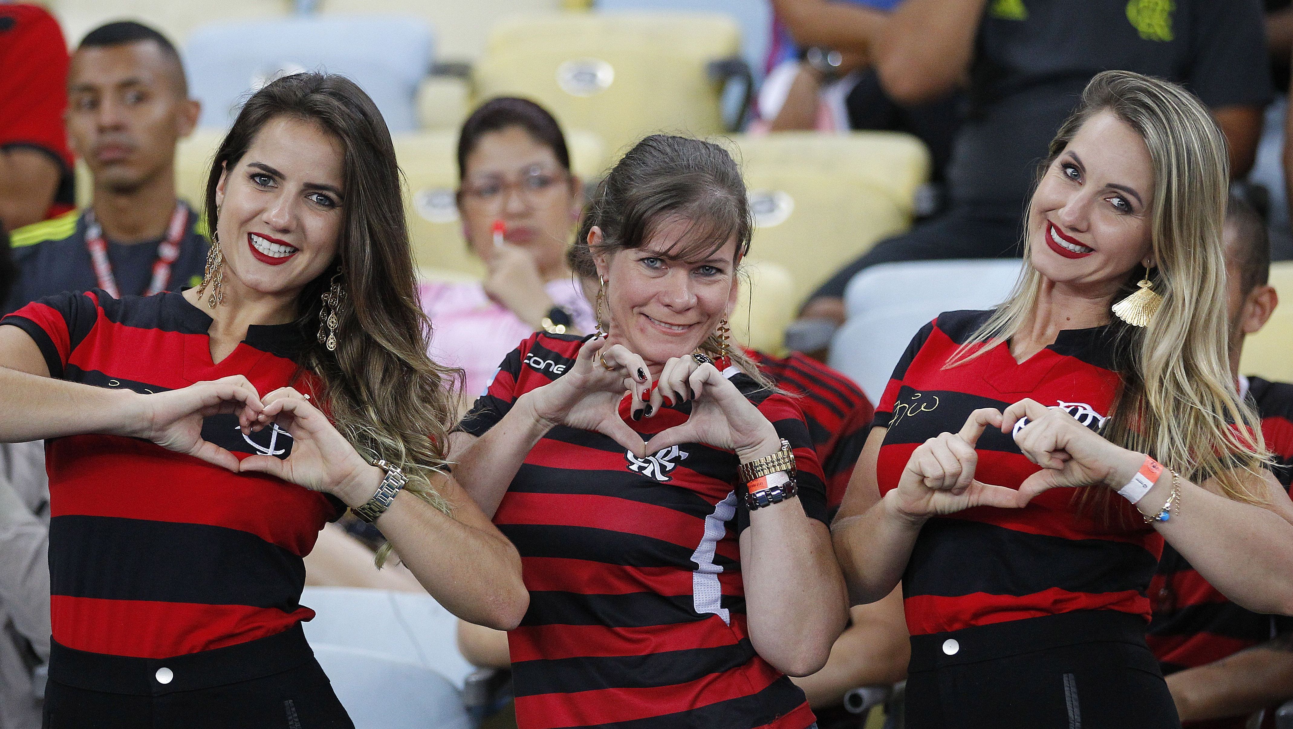 Torcedoras do Flamengo em jogo da equipe no Maracanã