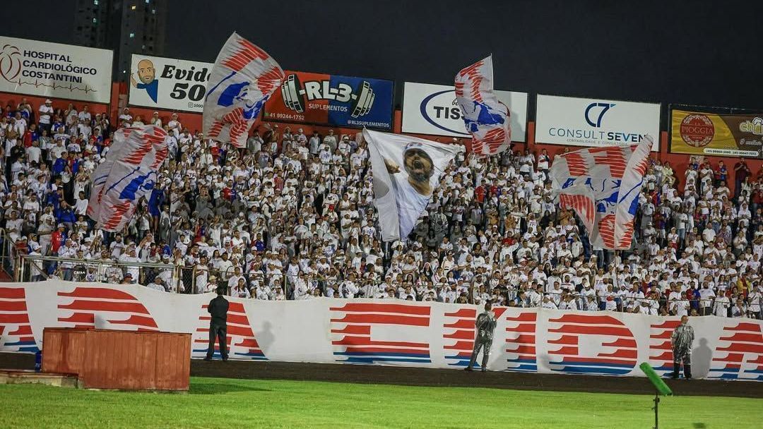 Torcida do Paraná durante o campeonato estadual