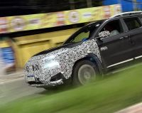 Flagra: Fiat Toro terá nova frente e aparece com camuflagem leve