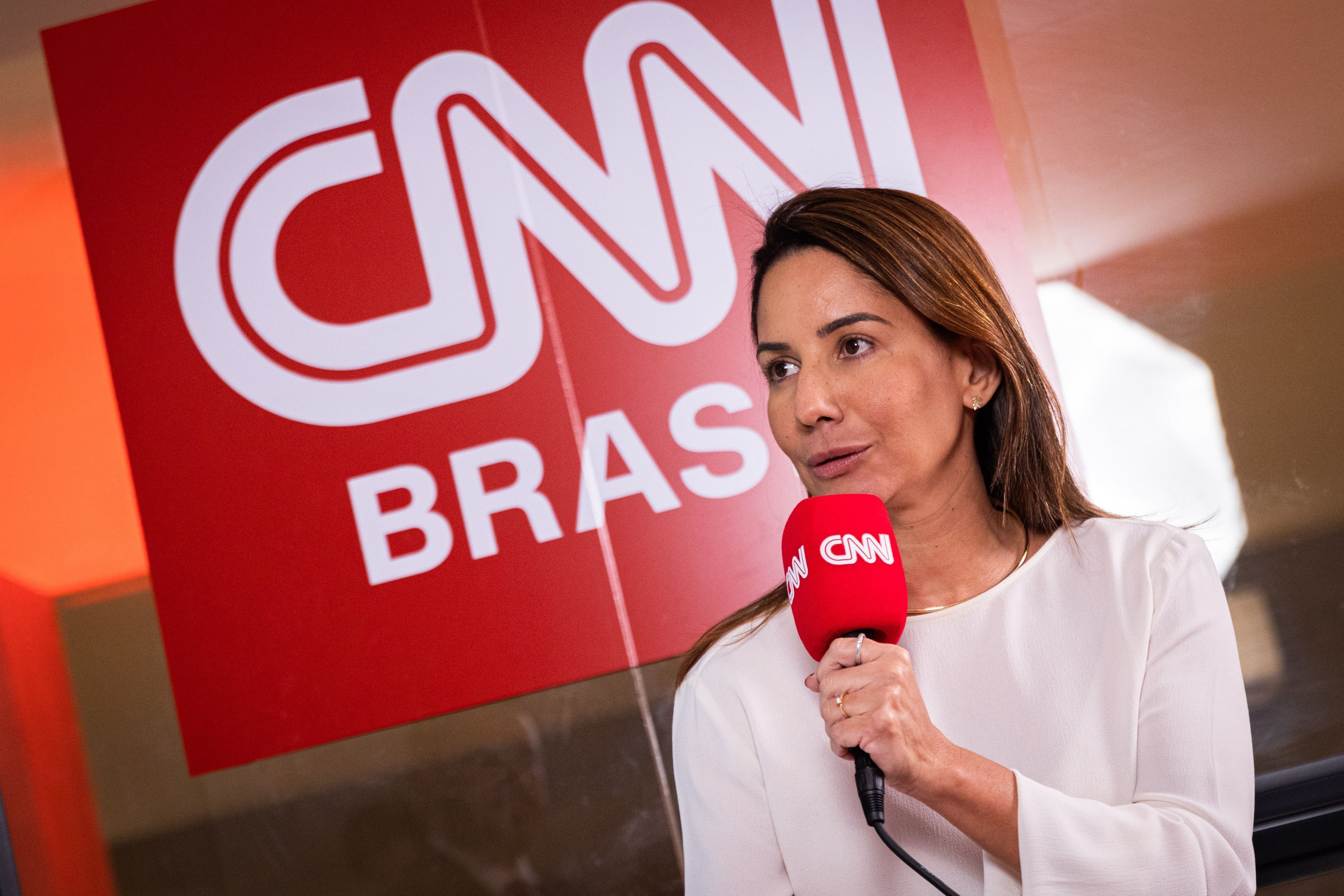 Flávia Takafashi, diretora da Antaq, em entrevista ao CNN Talks