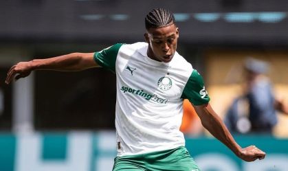 Vanderlan em ação contra o Botafogo no Mundial de Clubes