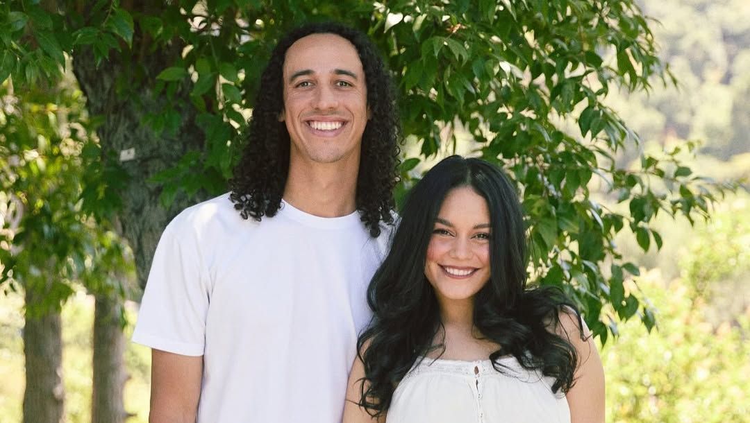 Vanessa Hudgens mostra barrigão ao anunciar gravidez do segundo filho