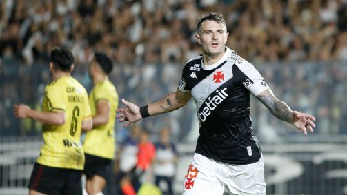 Vegetti comemora seu gol no duelo entre Vasco e Melgar, pela Sul-Americana